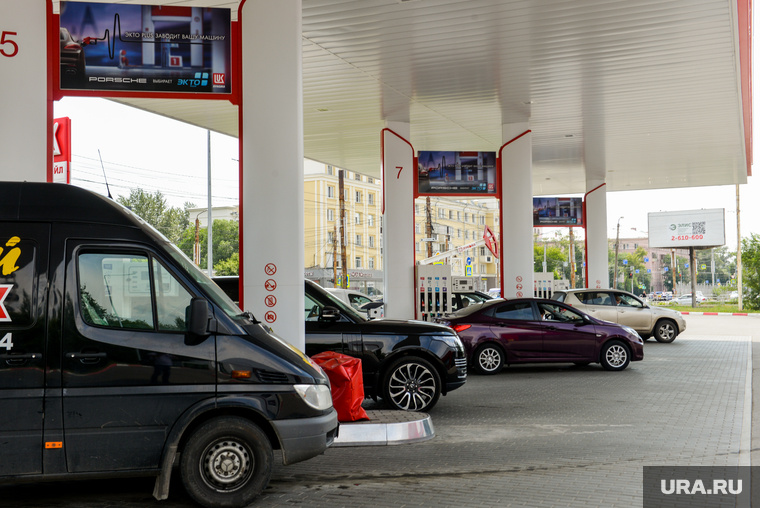    В январе средняя цена за литр бензина составила 45 рублей