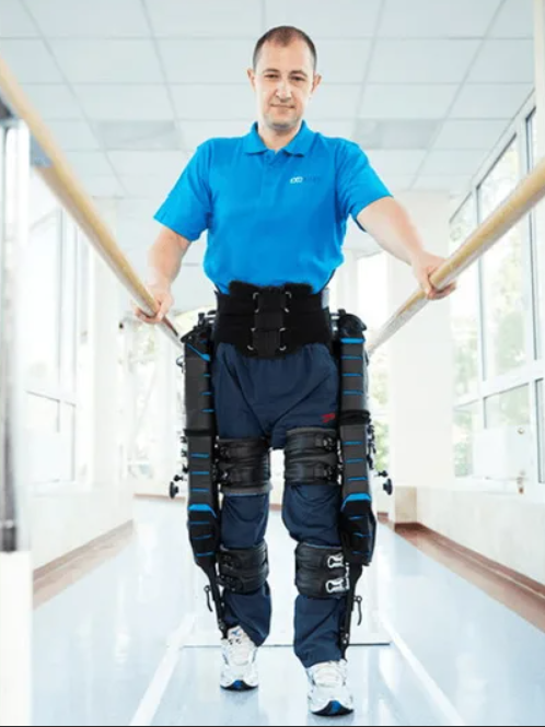 Медицинский экзоскелет "Экзоатлет", сделанный в России.