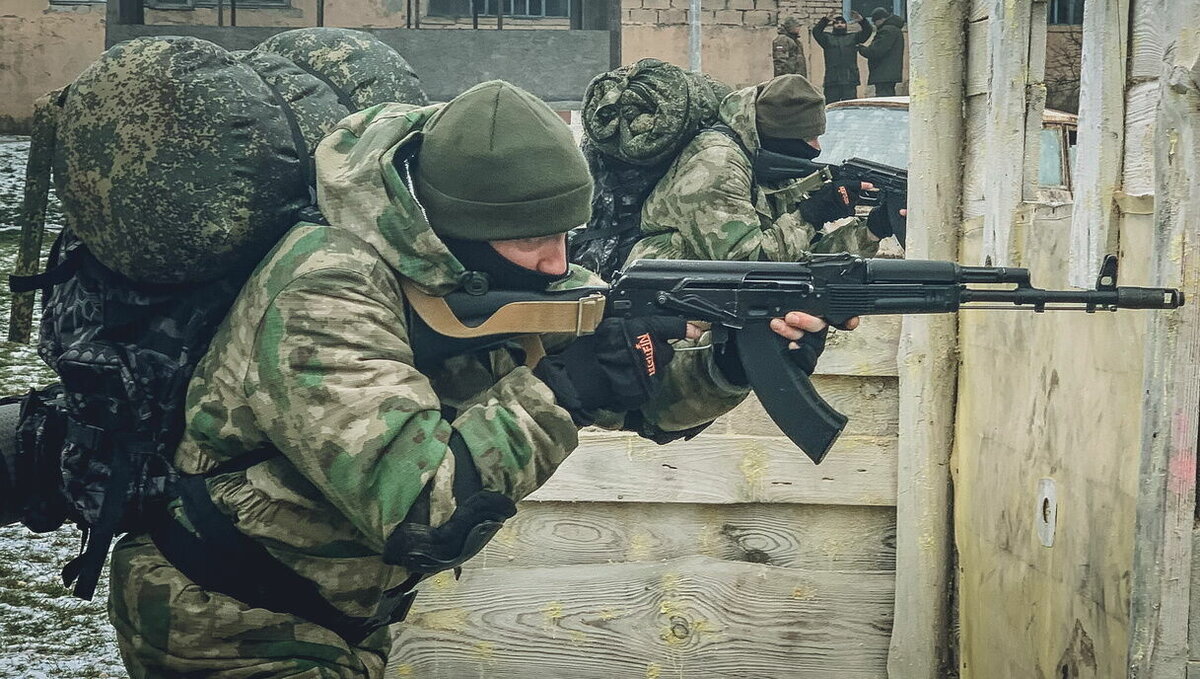     В Ростове-на-Дону часть оружия у задержанным игроков в страйкбол оценили как боевое, сообщают СМИ.