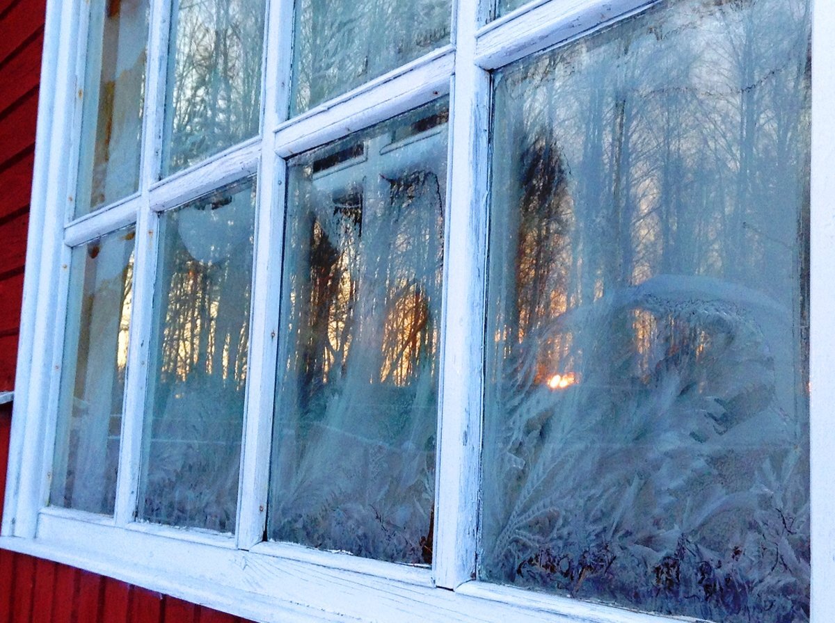 Фото с сайта https://telegra.ph/Moroz-Na-Oknah-Foto-02-23