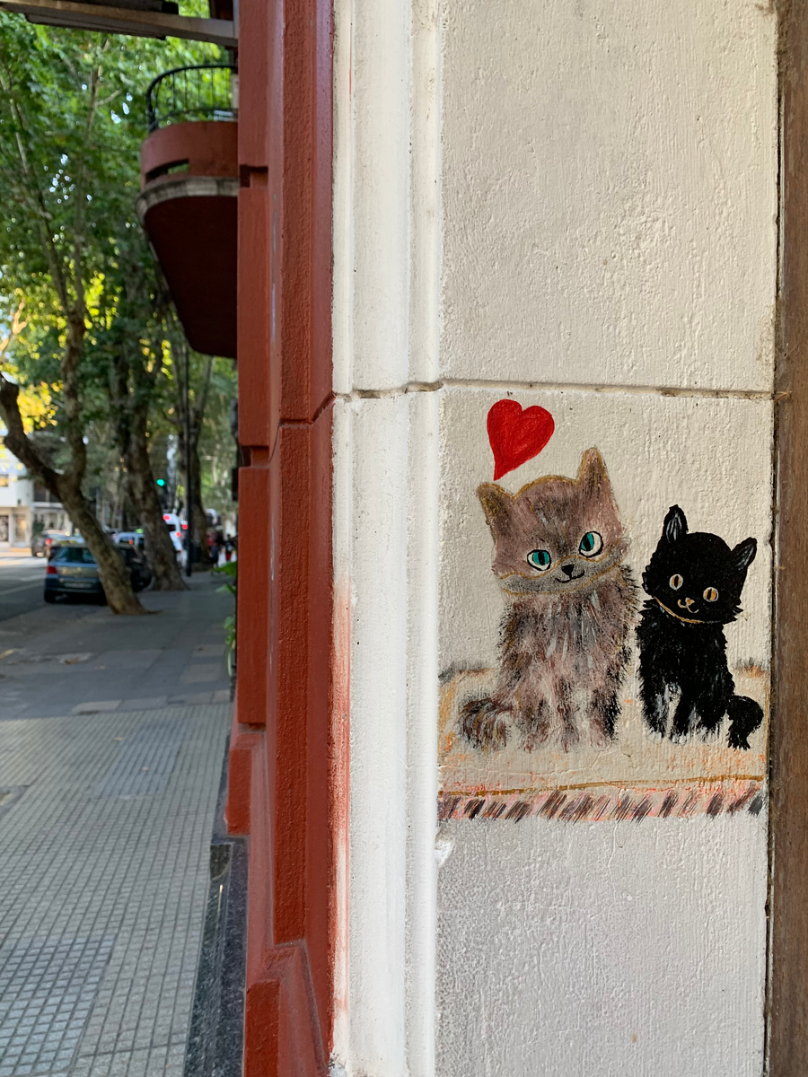 За каждым уголком скрывается что-то милое