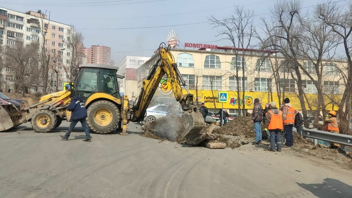     Во Владивостоке аварийная бригада МУПВ «ВПЭС» устраняет порыв на тепловой сети, который произошел сегодня, 7 марта, около 11 часов в районе ул. Новоивановская, 3.