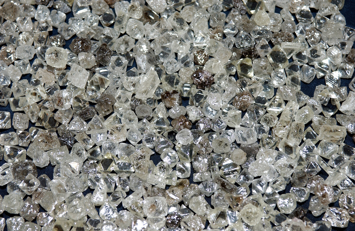 Природные алмазы.