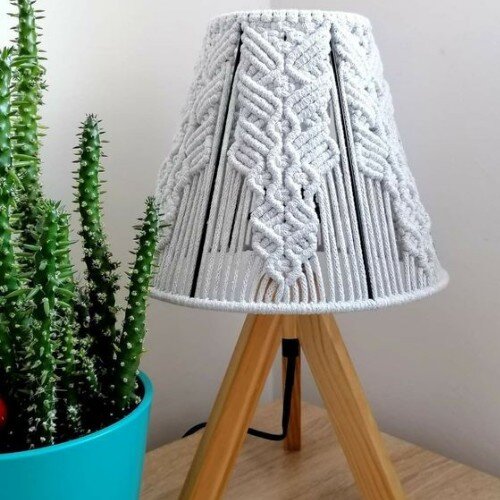 Настольная лампа