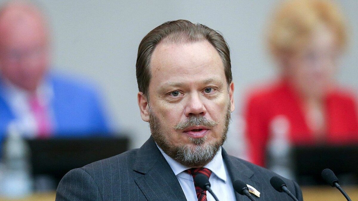     Человек с таким же именем, как у внука известного писателя из Ростовской области Михаила Шолохова оказался под санкциями Канады, говорится на сайте правительства этого государства.