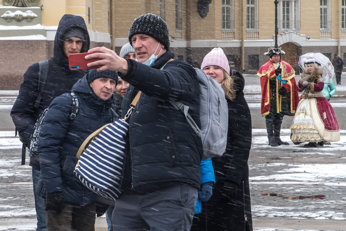 Курортный сбор в санкт петербурге сколько. Туристы в Питере. Курортный сбор в Санкт-Петербурге. Питер сейчас. Туристы в городе.