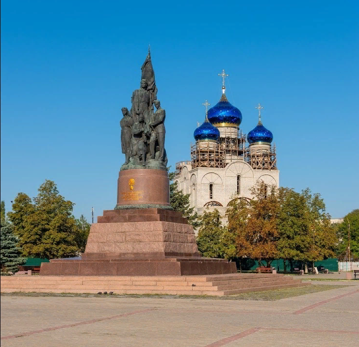 Краснодон город сейчас называется. Парк Краснодон. Город Краснодон Луганская область храм. Парк города Краснодон. Краснодон (город в Ворошиловградской обл.).