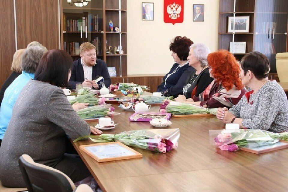     Педагоги рассказали министру о перспективах и проблемах образования в Республике. Фото: пресс-службе минобрнауки ЛНР