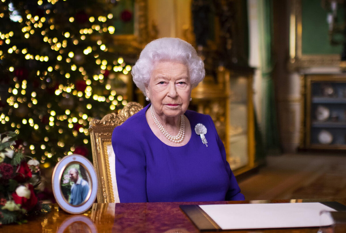 10 удивительных фактов о гардеробе королевы Елизаветы II