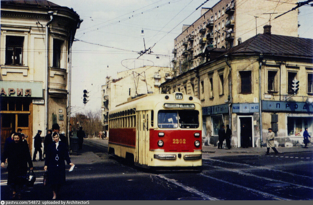 Москва 20 есть. Бауманская Москва Бауманская улица. Улица Баумана 1970. Москва в 70-е pastvu. Москва 60е трамвай.