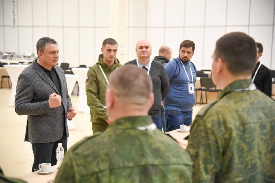     Военнослужащие обсудили с Главой ЛНР ряд важных вопросов. Фото: Пасечник/ТГ