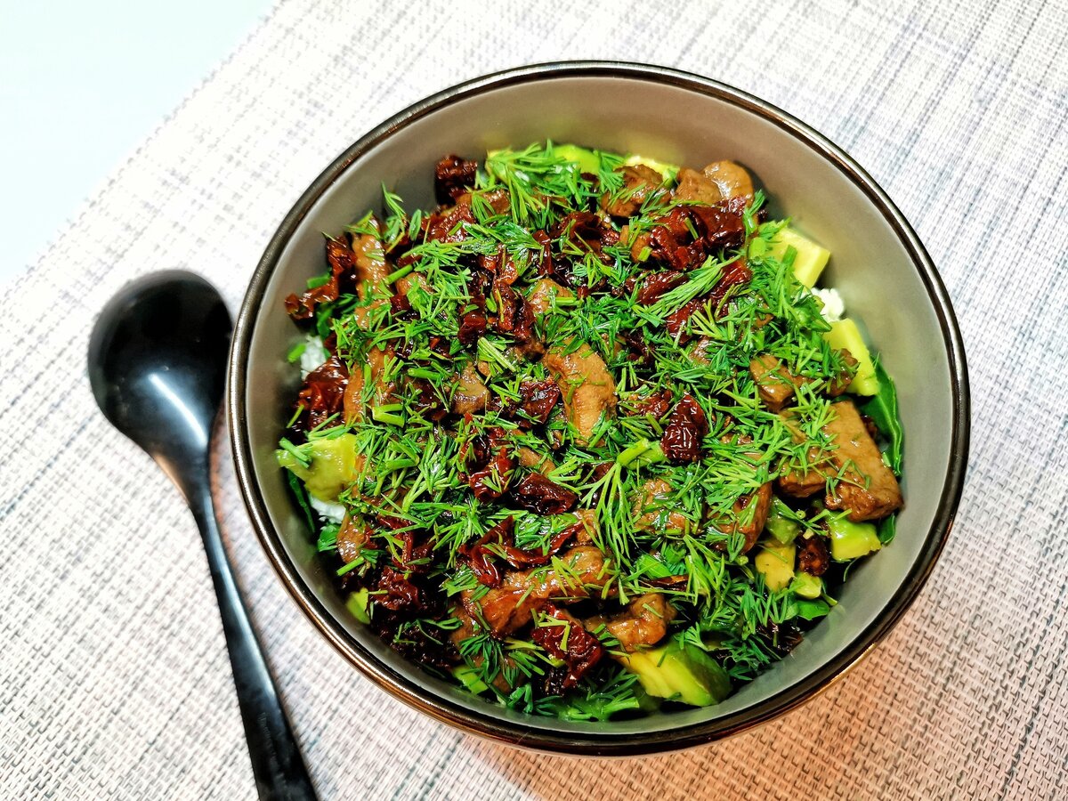    Кетосалат с телячьей печенью