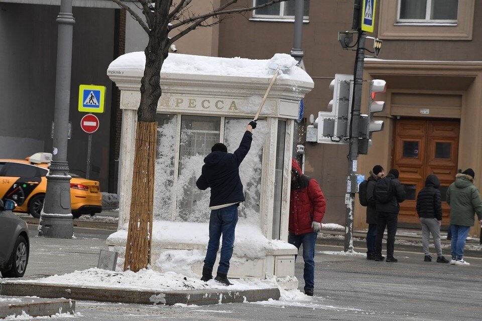     Новосибирские власти потратят 2 млн рублей на демонтаж киосков и торговых палаток. Михаил ФРОЛОВ