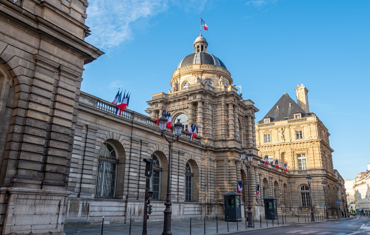    Здание Сената Франции  HJBC/Shutterstock/FOTODOM