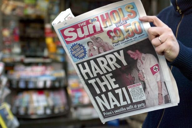 Первая страница The Sun за 2005 год. Примерно также выглядели другие заголовки газет по всему миру в тот день. Фото: AFP