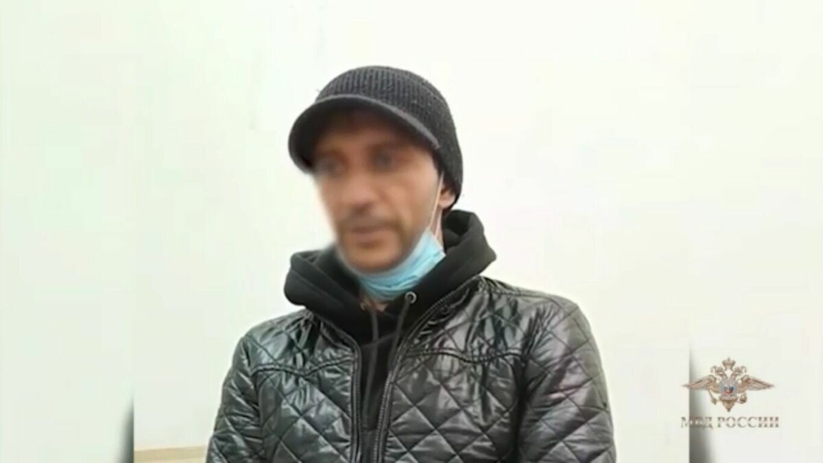     Копировавший женские голоса и притворявшийся проституткой мужчина цыганской национальности развел десятки мужчин по всей стране. Но самым влюбчивым и доверчивым оказался волгоградец, переведший мошеннику 40 тысяч рублей.