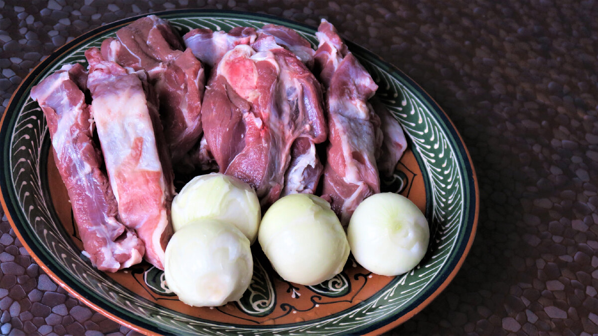 Баранина и лук, вот и все ингредиенты