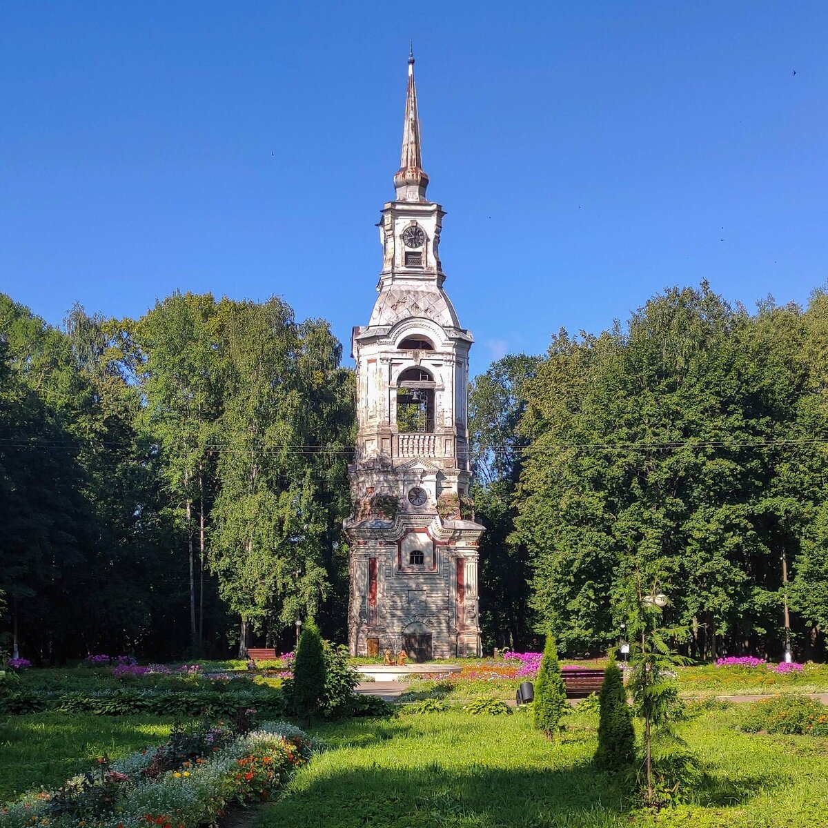      Преображенская колокольня с часами