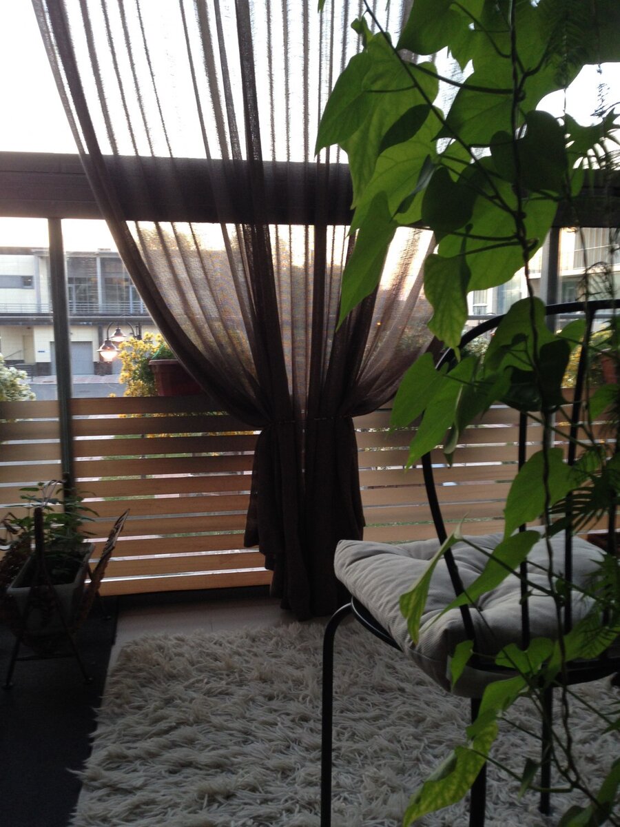 Безрамное раздвижное остекление на балконе