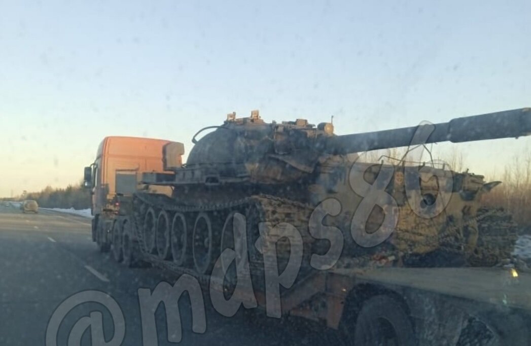    В Сургут привезли танк ко Дню Победы