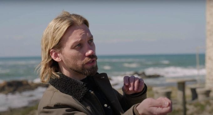    Александр Кузнецов показывает, как нужно фиксировать палочку Иван Ковальчук