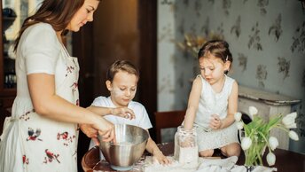 Готовим десерты для всей семьи, вместе с детьми:.