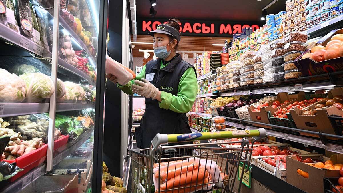 Магазины начали. Прилавок с продуктами. Продовольственные и непродовольственные товары. Продукты дорожают. Продуктовая Лавка.