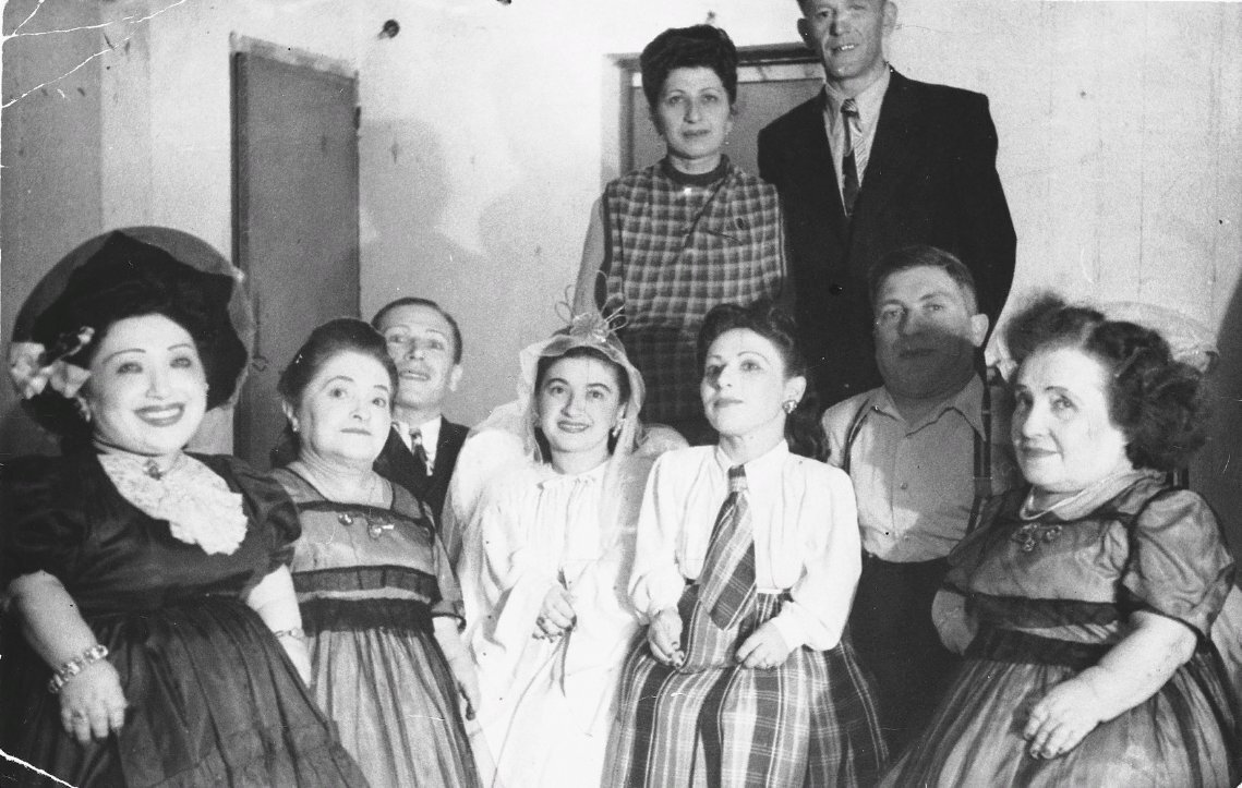      Архивное фото: семья Овиц