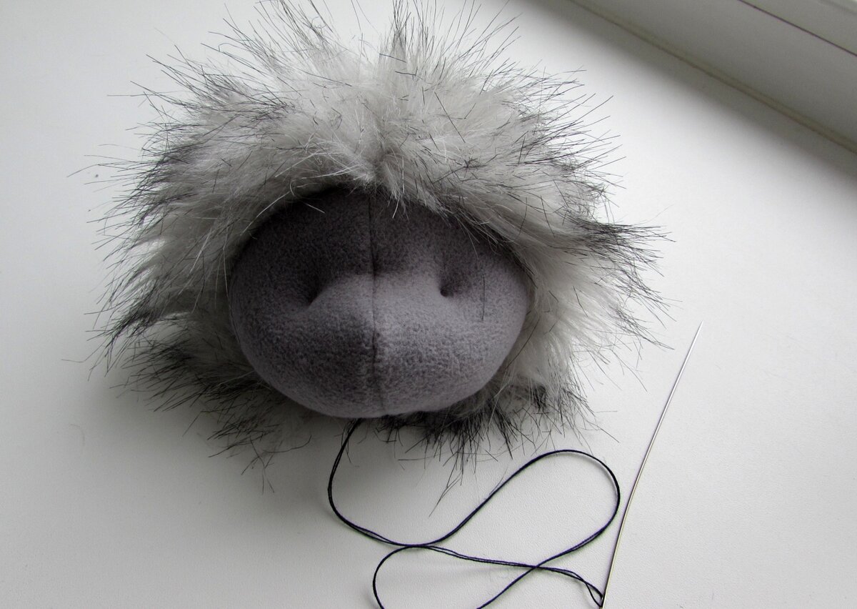 Утягиваем с помощью длинной иглы и прочной нити