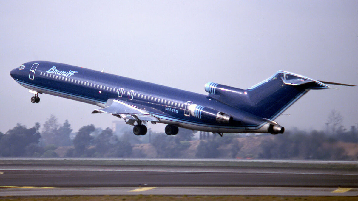 Boeing 727-227 N457BN Braniff International  с классическими двигателями