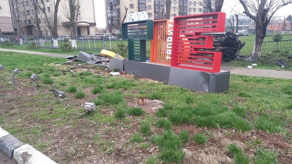     Компания студентов решила погонять по ночному городу и овт что из этого вышло. Фото: пресс-службы администрации Армавира