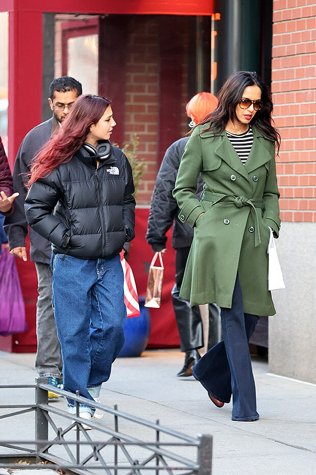 Еще одна фотография матери и дочери во время их дневного отдыха. (T.JACKSON / BACKGRID)