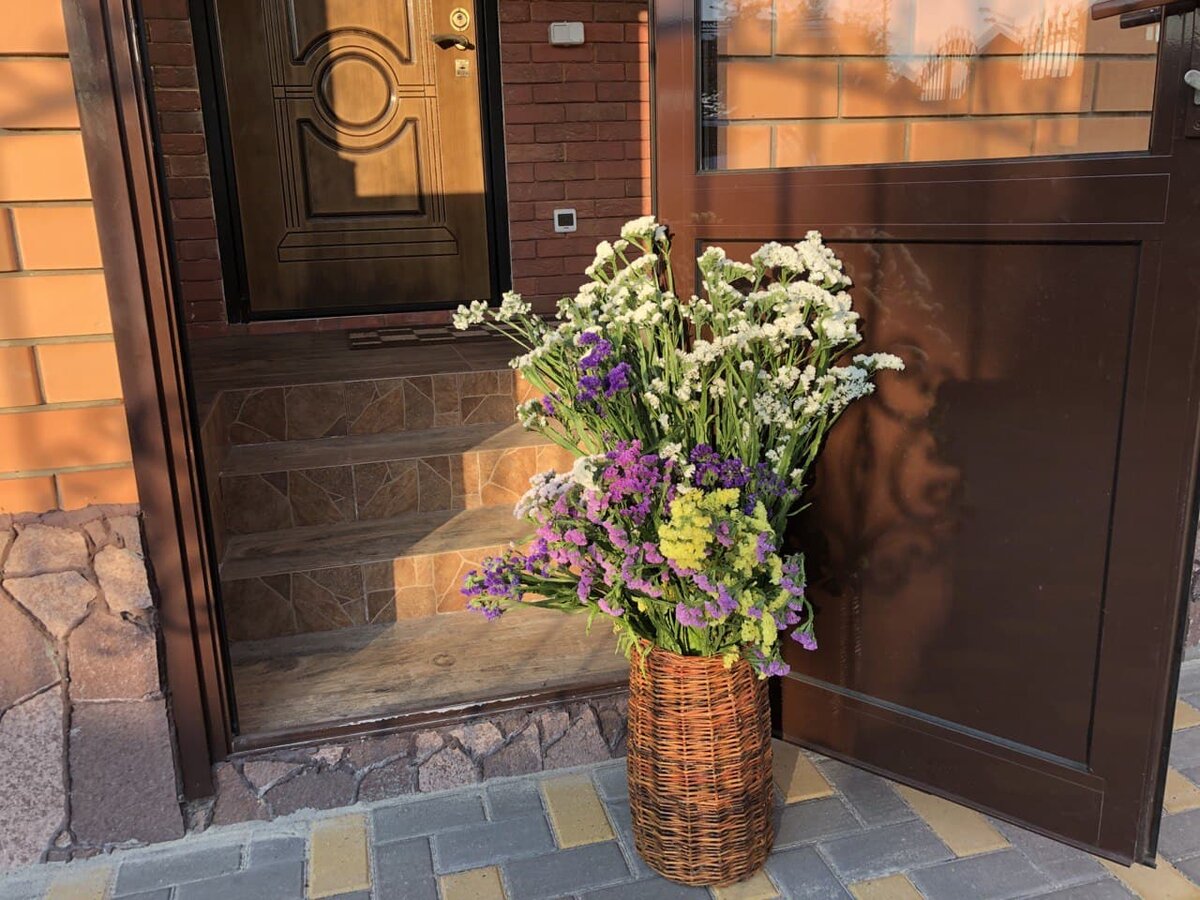 Букет из Статицы будет украшать неотапливаемое крыльцо