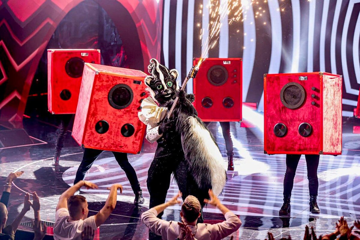 Скунс "Бьёт бит" под гр. «Айова», но зрители не впечатлились, отправив Маску в номинацию