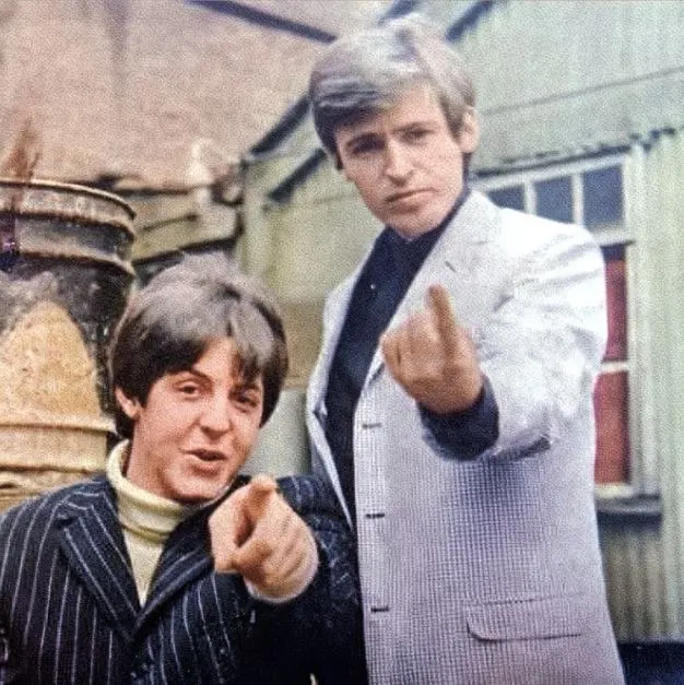 За небольшим исключением – фотографии в блогах №24-25 – Майка Маккартни