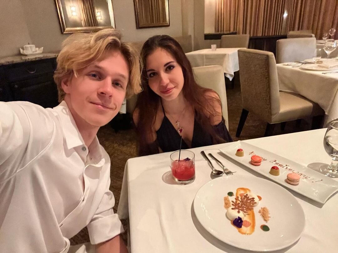   Глеб Смолкин и Диана Дэвис отпраздновали годовщину свадьбы в ресторанеСоцсети Дианы Дэвис
