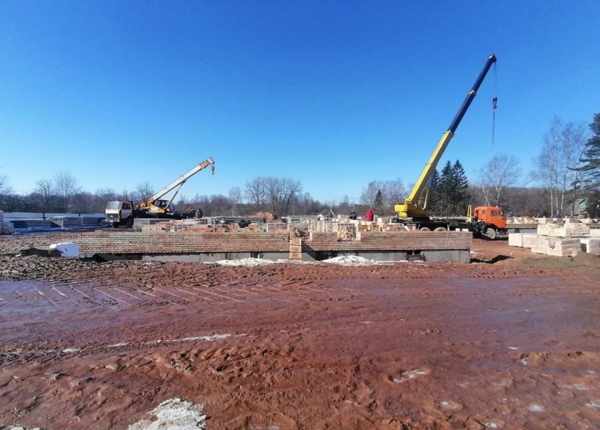    Монтаж фундамента Линовской школы в Пыталовском районе завершен на 85%