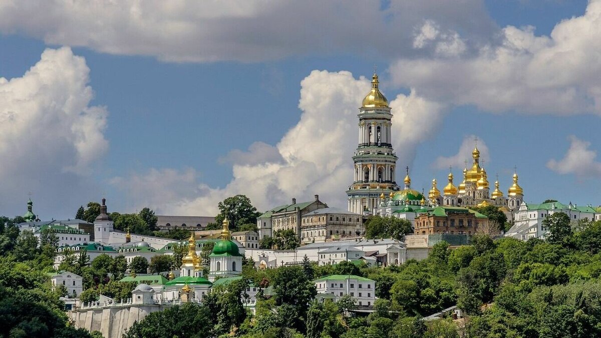     Митрополит Украинской православной церкви Московского патриархата (УПЦ МП) Онуфрий вместе с членами священного синода прибыл в офис президента Украины Владимира Зеленского. Священнослужители хотят лично донести свою позицию до руководства страны. Об этом сообщила пресс-служба УПЦ.