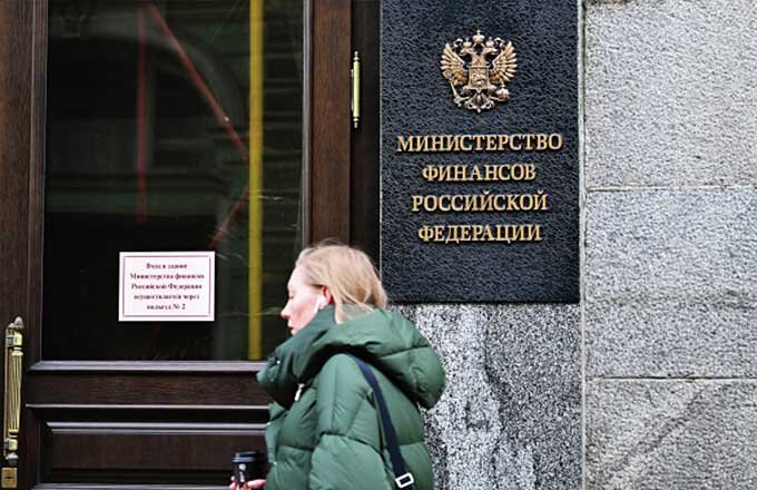 Неофициально Минфин планирует собрать с бизнеса 300 миллиардов рублей в качестве единовременного взноса в бюджет.