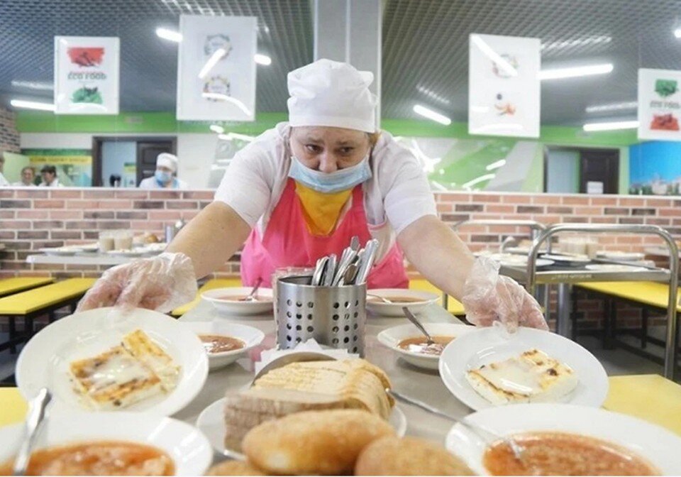     В законе прописано, кем организуется питание педагогов. Алексей БУЛАТОВ