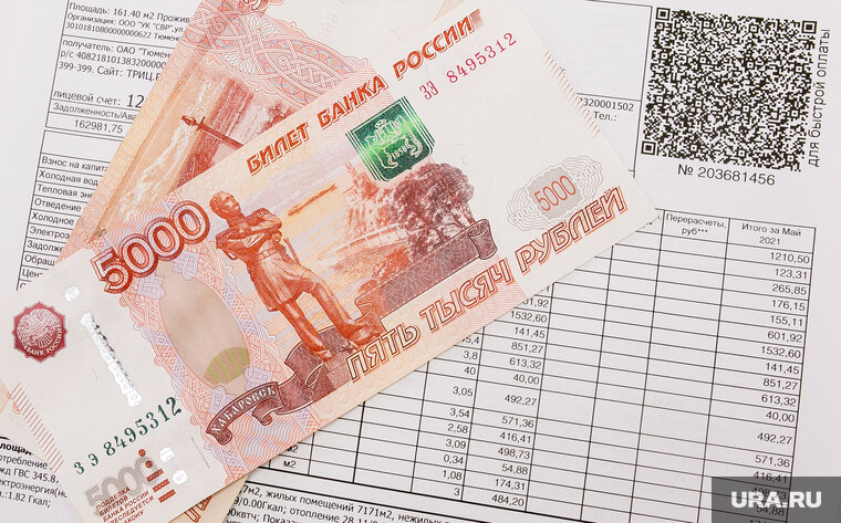    Образовавшиеся задолженности по дому сейчас лягут на плечи собственников, напомнил Александр Аксененко