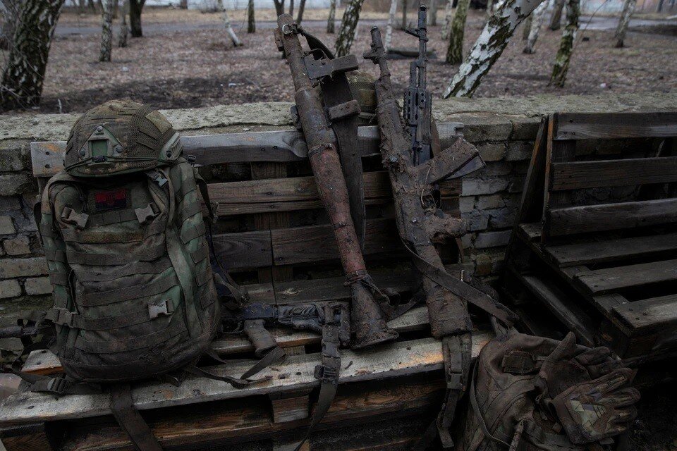     Украинские военные бросили погибших и раненных на поле боя  REUTERS