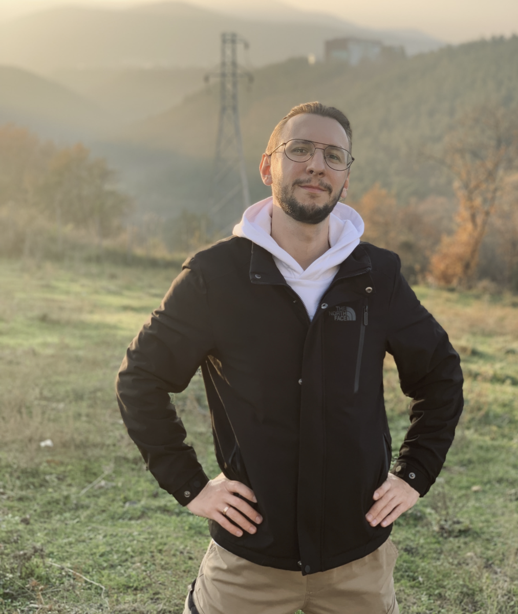 А вот и я. Тот, кем я являюсь здесь и сейчас