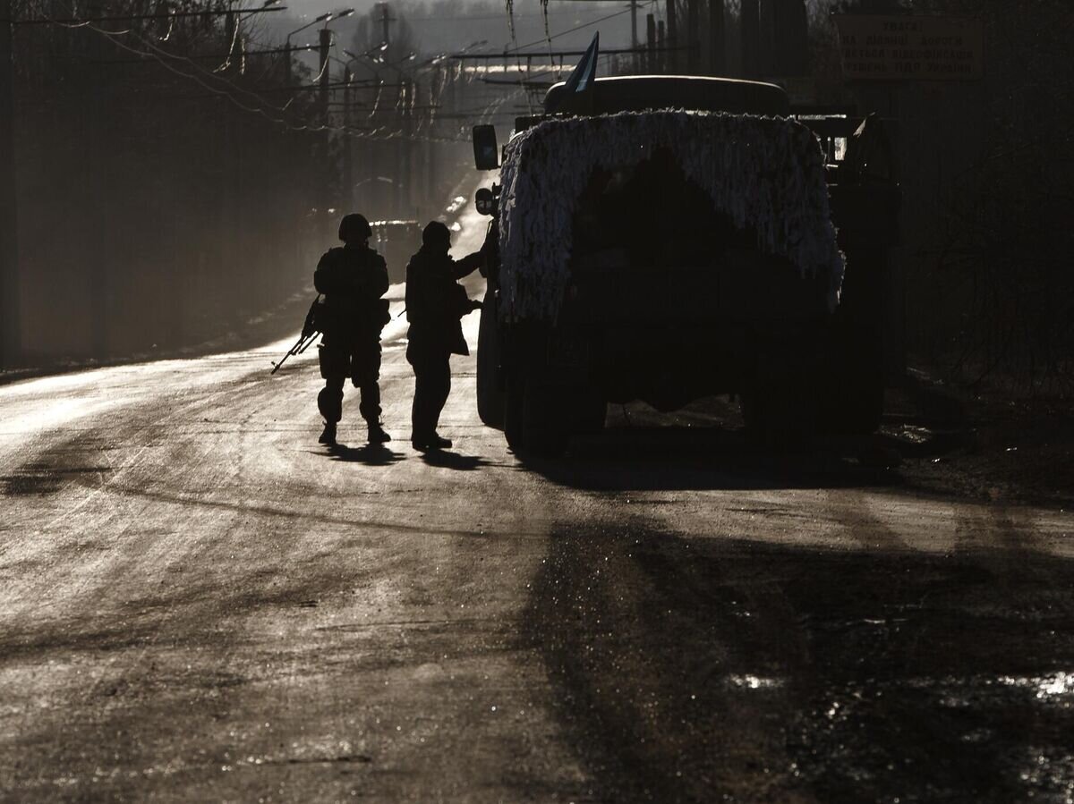    Украинские военные на окраине Артемовска© AP Photo / Vadim Ghirda