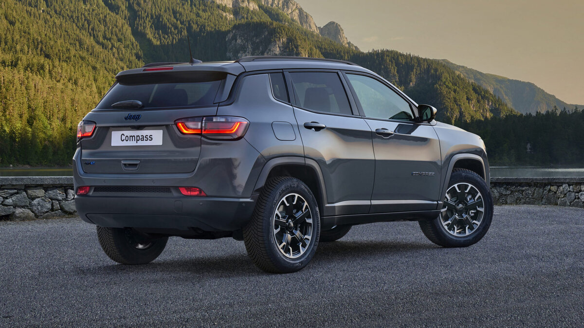    Jeep Compass Upland. Фото Stellantis