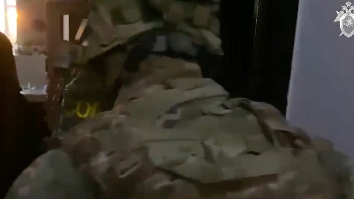     В Красноярске поймали подозреваемого в убийстве двух несовершеннолетних девушек — все произошло еще 23 года назад. Следователи решили повторно проверить подозреваемых и вышли на преступника.