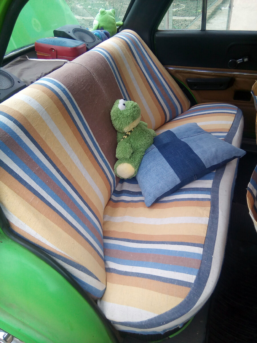 Автомобильная аптечка СССР на своем месте.