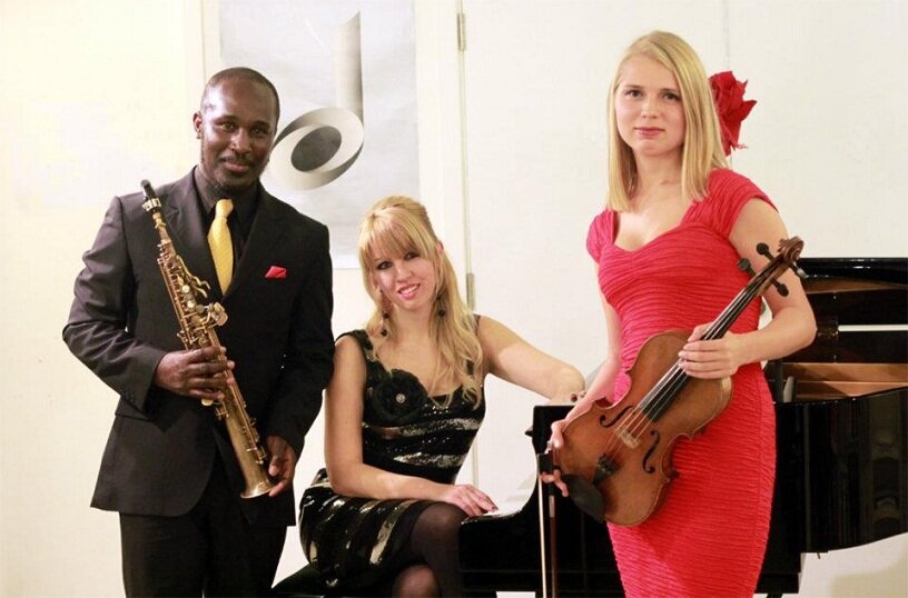 Evelina with famous musicians: Katya Lazareva and Tony Kofi.