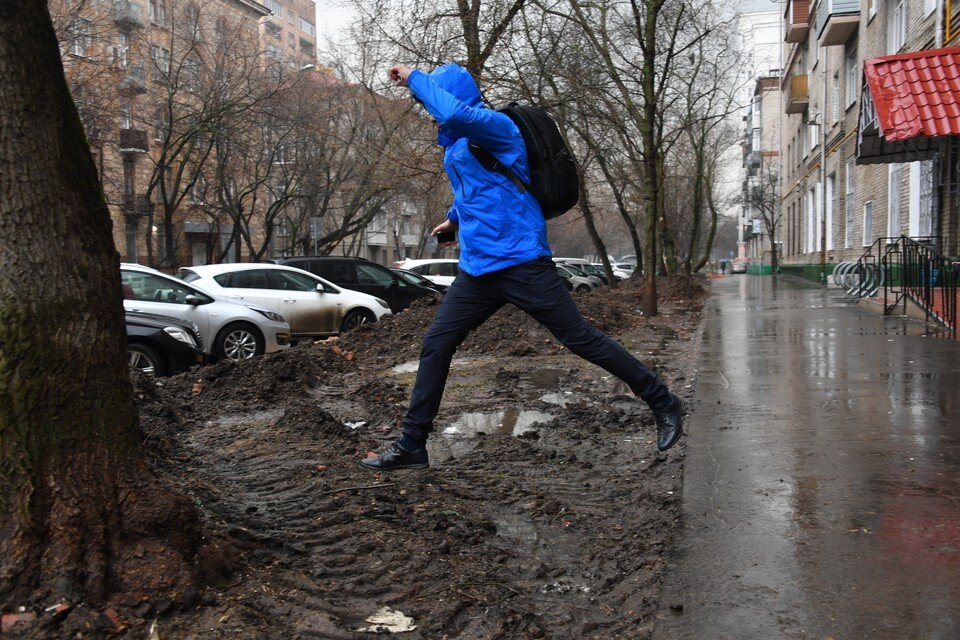     Готовьтесь - на пути часто будут встречаться глубокие лужи. Евгения ГУСЕВА