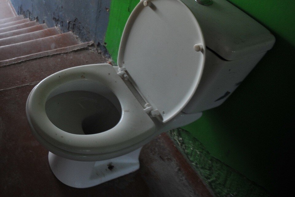     Родители пожаловались на состояние туалета в школе.  Архив "КП"